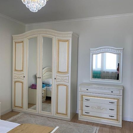 Apartment In Almaty Esterno foto