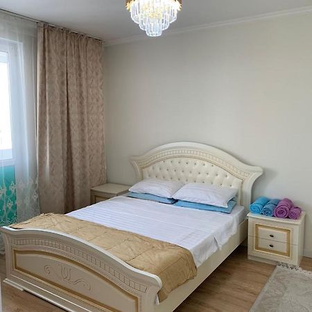 Apartment In Almaty Esterno foto