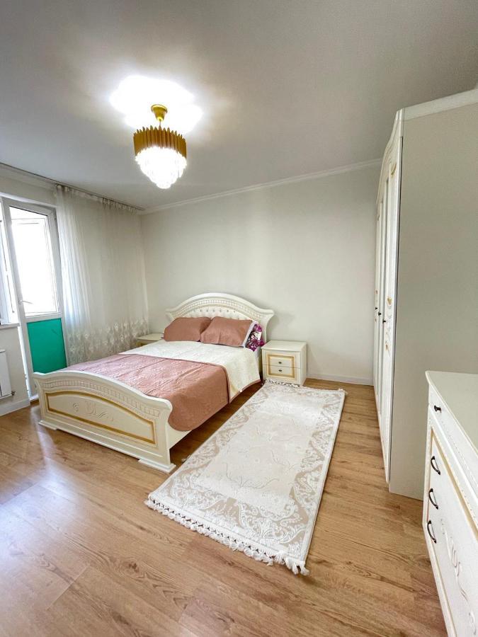 Apartment In Almaty Esterno foto