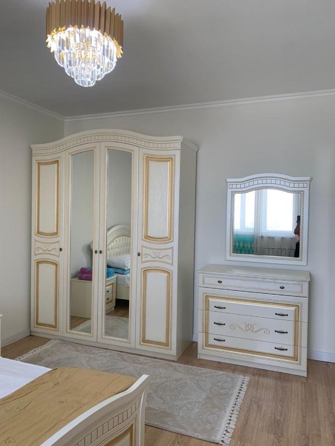 Apartment In Almaty Esterno foto