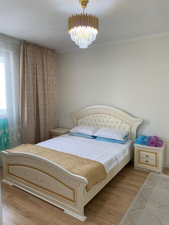 Apartment In Almaty Esterno foto